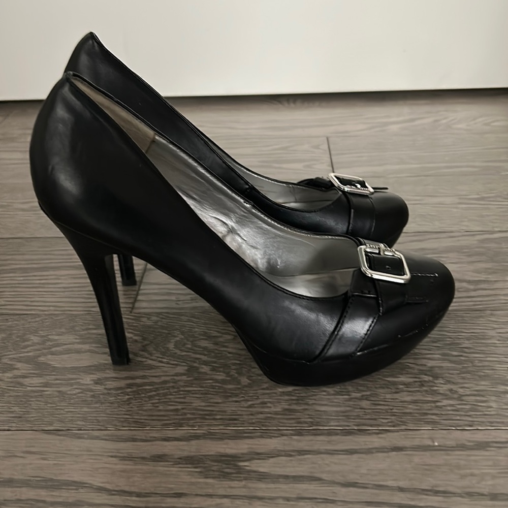 Beautiful black high heels 👠 by guess
